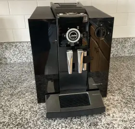 13709 Jura Impressa F7 Coffee And Espresso Machine / Great Working Condition