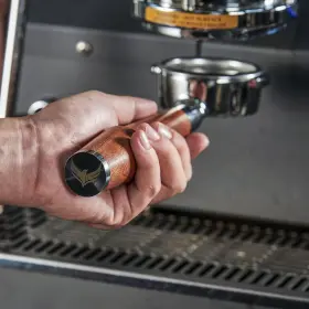 Knodos-bpf-54 Knodos 54mm Bottomless Portafilter Breville Compatible Rosewood Handle And Naked 18-21