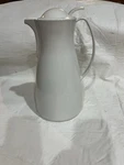 Nwot Pampered Chef Carafe Thermal Insulated 33 Oz. White Pitcher #6672. Fixed Price $18.00.